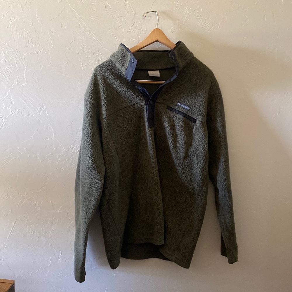 Dark green Columbia pullover